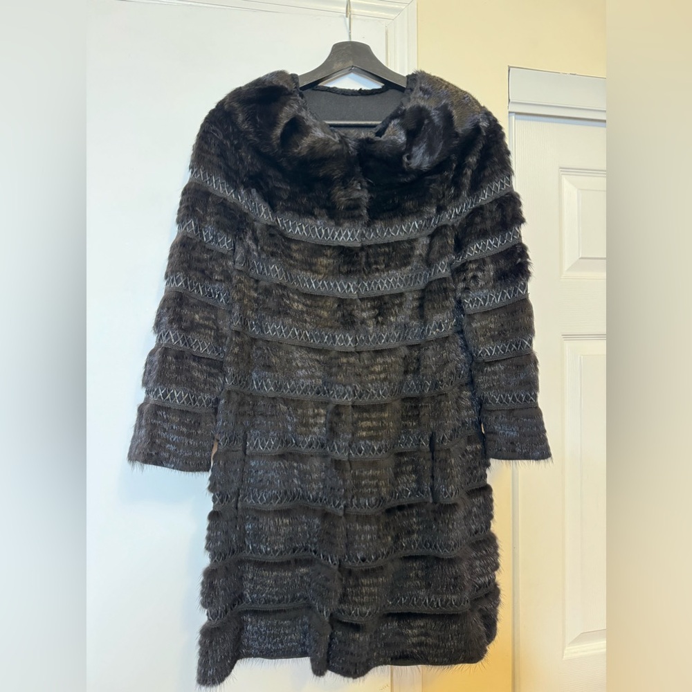 natural mink coat. in perfect condition.worn several times.very fashionable item